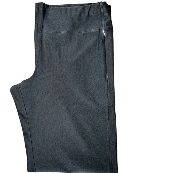 Black stretchy slacks with zipper pockets! - Picture 1 of 3